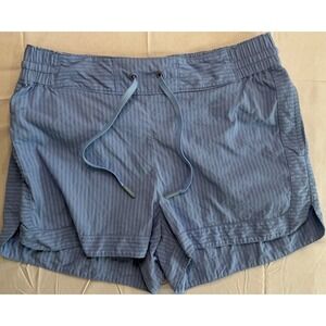 Vineyard vines wonens performance shorts size small blue